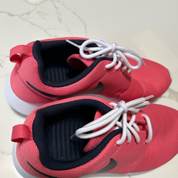 Nike Women's Athletic Shoes Size 8 - Picture 4 of 7